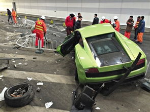 北京兰博基尼撞上法拉利 目击者称豪车疑似飙车